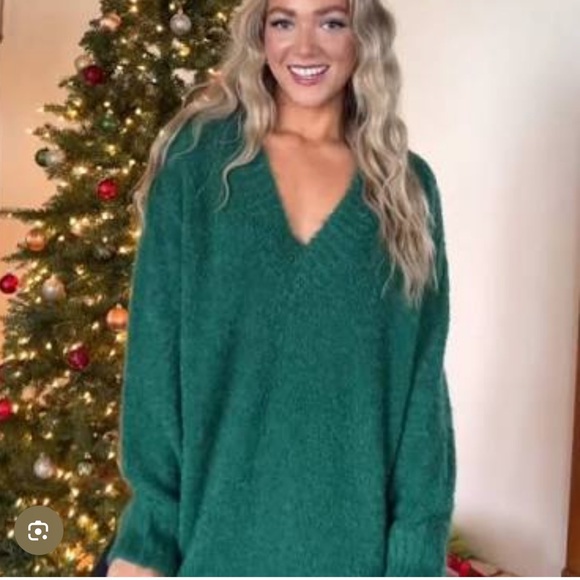 Aerie Sweater Bundle Cozy Green, Black NWT and Navy V- Neck Size Small - Picture 2 of 5